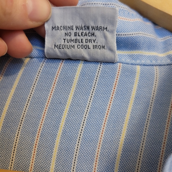 VNT womens button down striped blue Size 15/16 fits like a medium - Picture 3 of 6